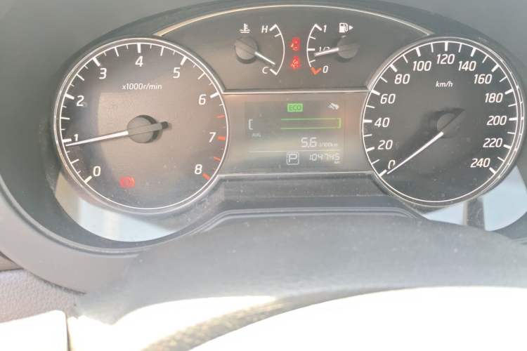 Used Nissan Tiida 2016 1.6L CVT Cool Dynamic Edition Odometer Close Up