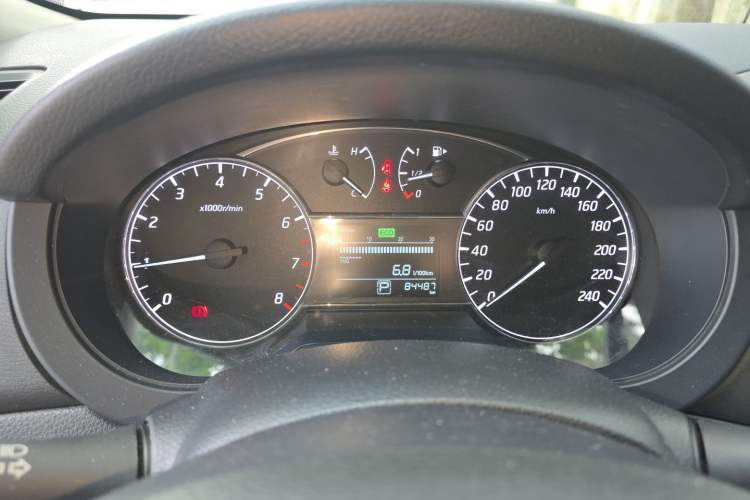 Used Nissan Tiida 2016 1.6L CVT Cool Dynamic Edition Odometer Close Up