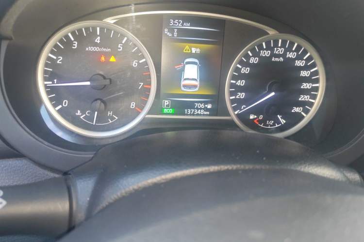 Used Nissan Tiida 2016 1.6L CVT Smart Drive Edition Odometer Close Up
