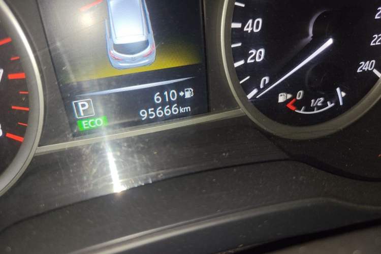 Used Nissan Tiida 2016 1.6L CVT Smart Drive Edition Odometer Close Up