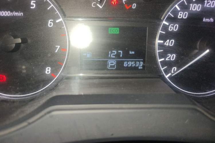 Used Nissan Tiida 2016 1.6L CVT Cool Dynamic Edition Odometer Close Up