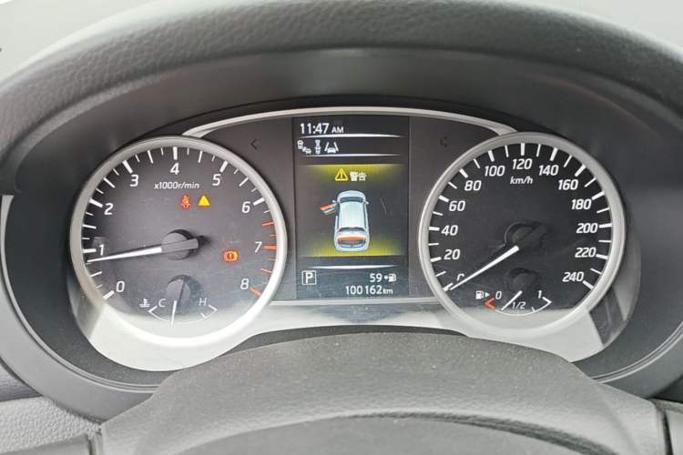 Used Nissan Tiida 2016 1.6L CVT Smart Drive Edition Odometer Close Up