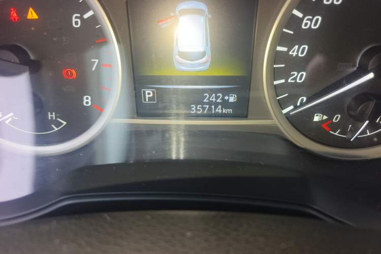 Used Nissan Tiida 2016 1.6L CVT Smart Drive Edition Odometer Close Up