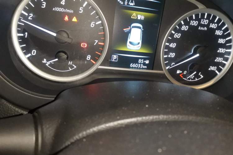 Used Nissan Tiida 2016 1.6L CVT Smart Drive Edition Odometer Close Up