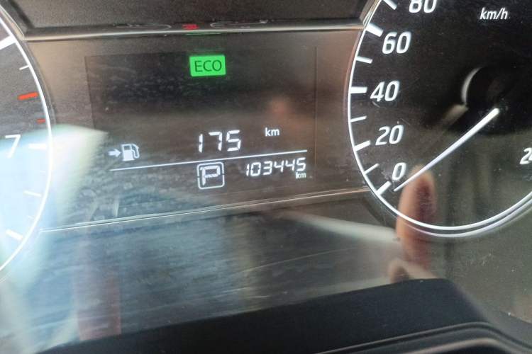 Used Nissan Tiida 2016 1.6L CVT Cool Dynamic Edition Odometer Close Up