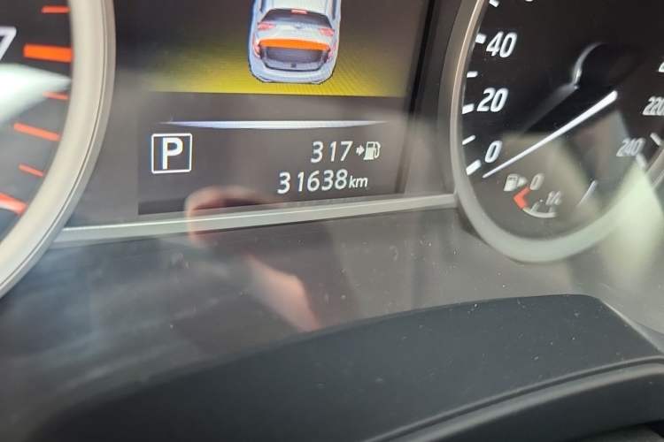 Used Nissan Tiida 2016 1.6L CVT Smart Drive Edition Odometer Close Up