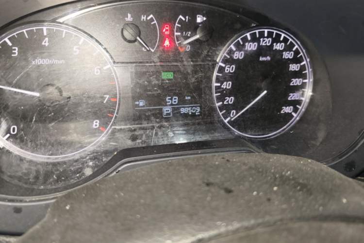 Used Nissan Tiida 2016 1.6L CVT Cool Dynamic Edition Odometer Close Up