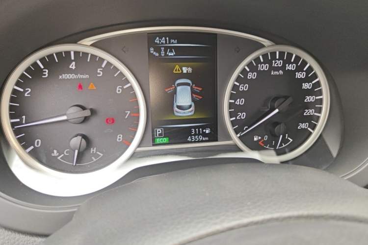 Used Nissan Tiida 2016 1.6L CVT Smart Drive Edition Odometer Close Up