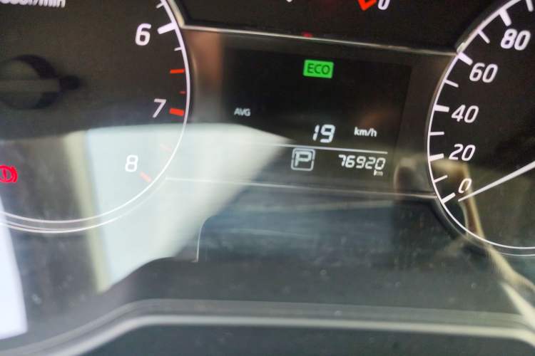 Used Nissan Tiida 2016 1.6L CVT Cool Dynamic Edition Odometer Close Up