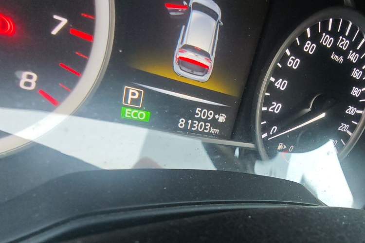 Used Nissan Tiida 2016 1.6L CVT Cool Dynamic Edition Odometer Close Up