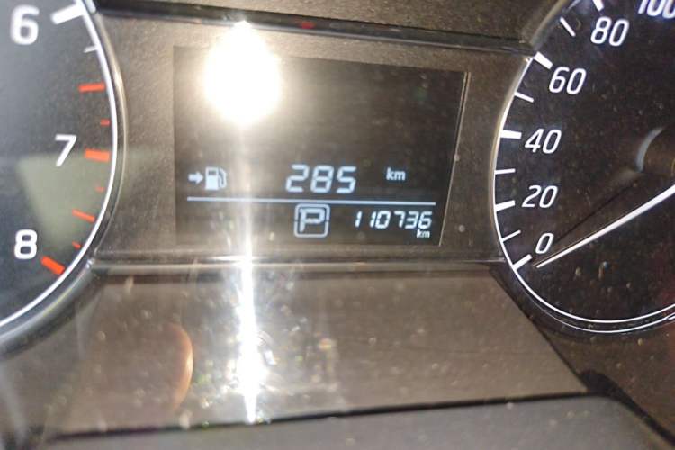 Used Nissan Tiida 2016 1.6L CVT Cool Dynamic Edition Odometer Close Up