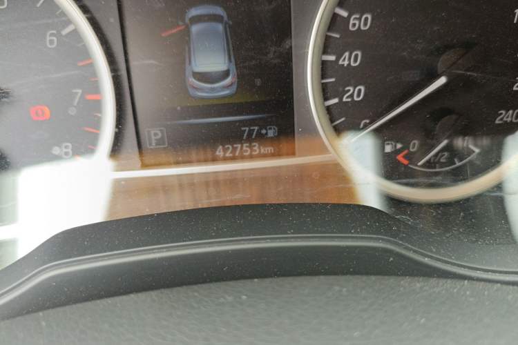 Used Nissan Tiida 2016 1.6L CVT Smart Drive Edition Odometer Close Up