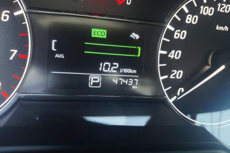 Used Nissan Tiida 2016 1.6L CVT Joyride Edition Odometer Close Up