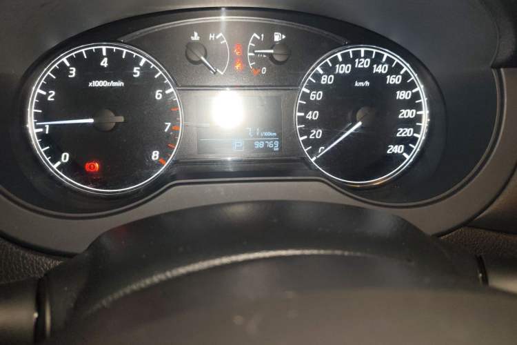 Used Nissan Tiida 2016 1.6L CVT Cool Dynamic Edition Odometer Close Up