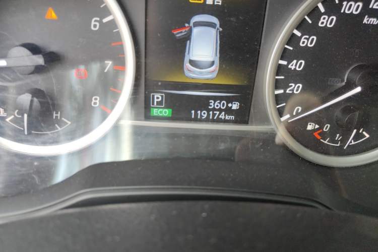 Used Nissan Tiida 2016 1.6L CVT Smart Drive Edition Odometer Close Up