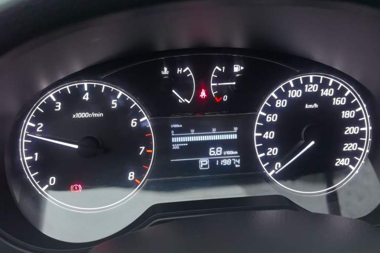 Used Nissan Tiida 2016 1.6L CVT Cool Dynamic Edition Odometer Close Up