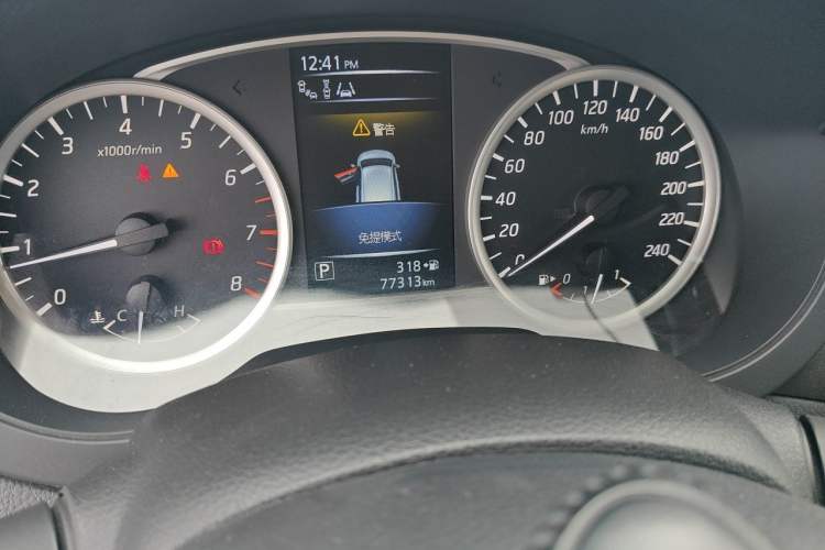 Used Nissan Tiida 2016 1.6L CVT Smart Drive Edition Odometer Close Up