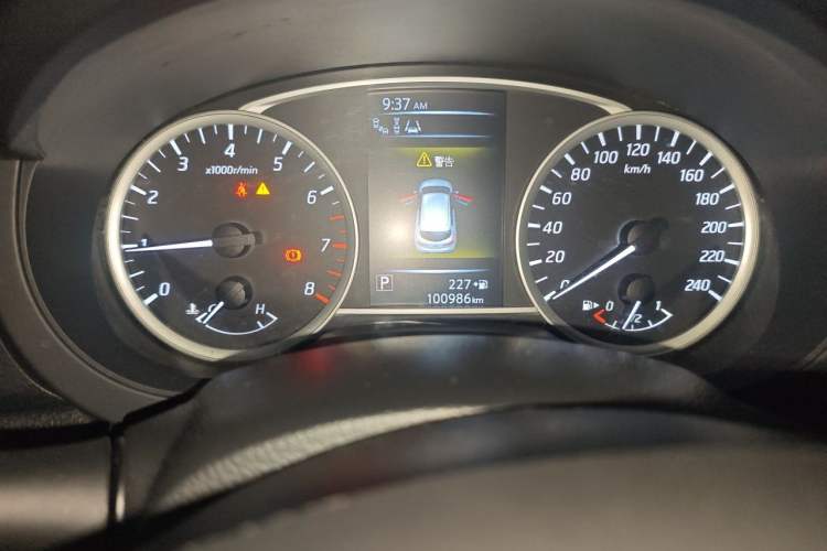 Used Nissan Tiida 2016 1.6L CVT Smart Drive Edition Odometer Close Up