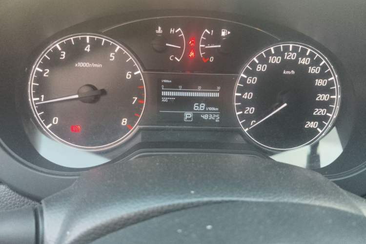 Used Nissan Tiida 2016 1.6L CVT Cool Dynamic Edition Odometer Close Up