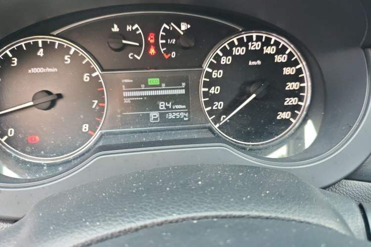 Used Nissan Tiida 2016 1.6L CVT Cool Dynamic Edition Odometer Close Up