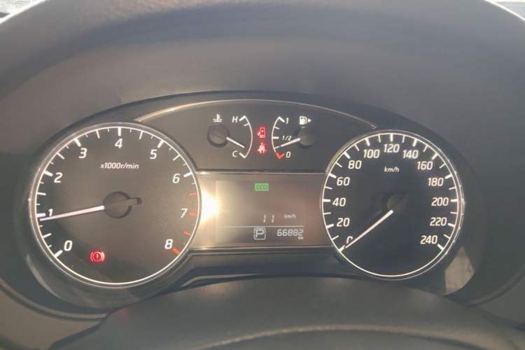 Used Nissan Tiida 2016 1.6L CVT Cool Dynamic Edition Odometer Close Up