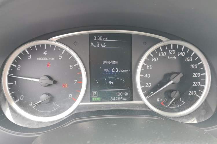Used Nissan Tiida 2016 1.6L CVT Smart Drive Edition Odometer Close Up