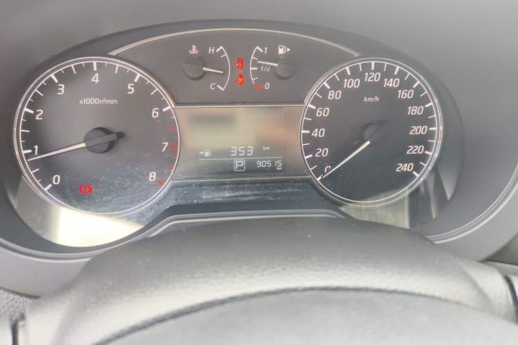 Used Nissan Tiida 2016 1.6L CVT Cool Dynamic Edition Odometer Close Up