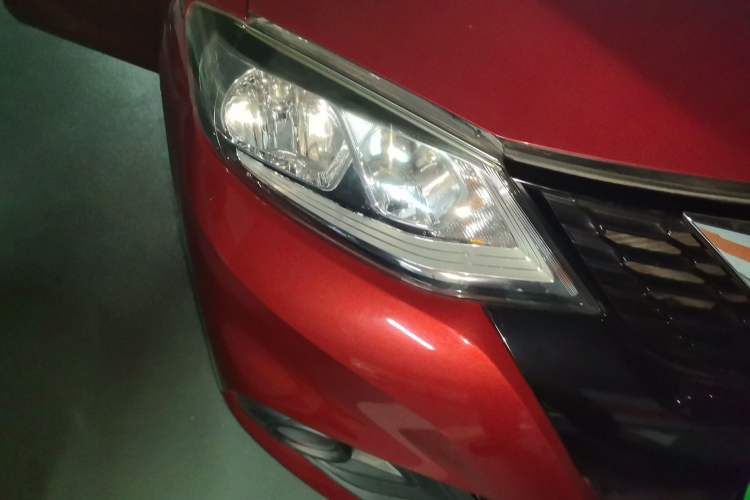 Used Nissan Tiida 2016 1.6L CVT Smart Drive Edition Right Front Headlight