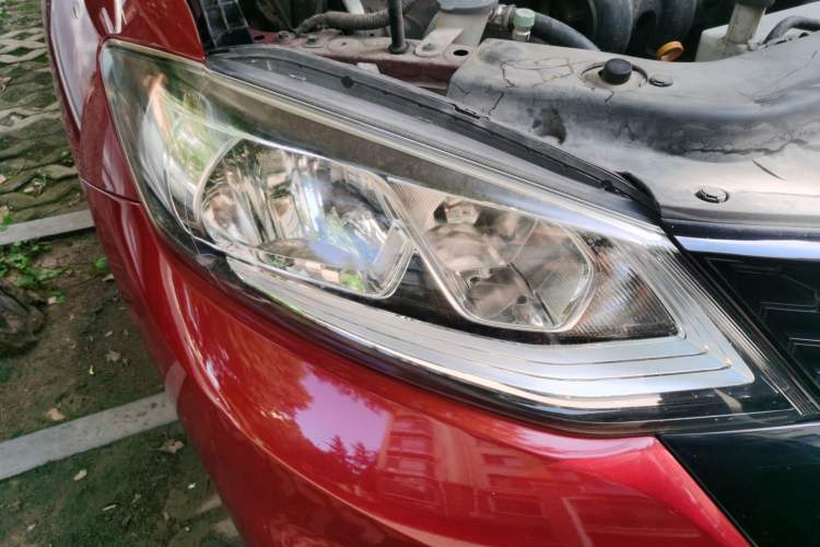 Used Nissan Tiida 2016 1.6L CVT Smart Drive Edition Right Front Headlight