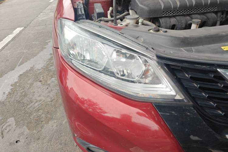 Used Nissan Tiida 2016 1.6L CVT Smart Drive Edition Right Front Headlight