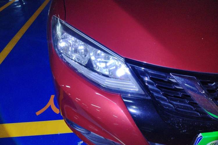 Used Nissan Tiida 2016 1.6L CVT Smart Drive Edition Right Front Headlight