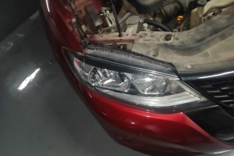 Used Nissan Tiida 2016 1.6L CVT Smart Drive Edition Right Front Headlight