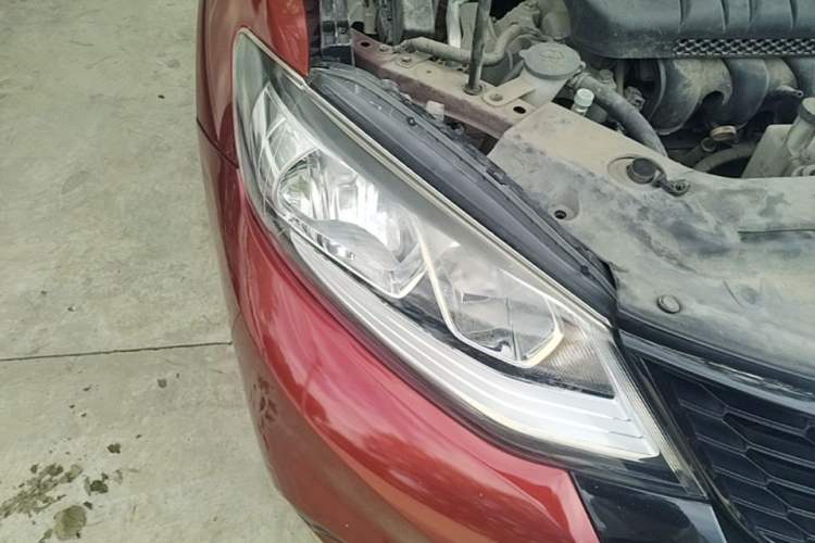 Used Nissan Tiida 2016 1.6L CVT Smart Drive Edition Right Front Headlight
