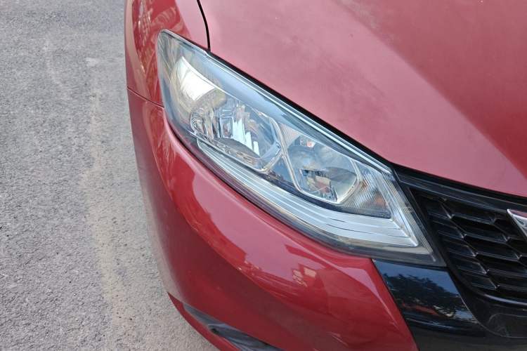 Used Nissan Tiida 2016 1.6L Manual Joyride Edition Right Front Headlight
