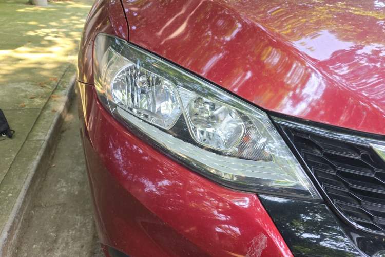 Used Nissan Tiida 2016 1.6L CVT Cool Dynamic Edition Right Front Headlight