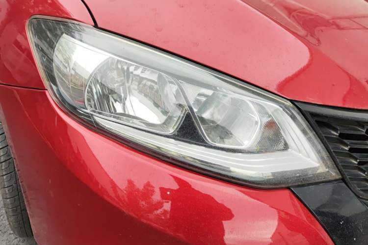 Used Nissan Tiida 2016 1.6L CVT Smart Drive Edition Right Front Headlight