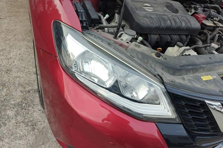 Used Nissan Tiida 2016 1.6L CVT Cool Dynamic Edition Right Front Headlight