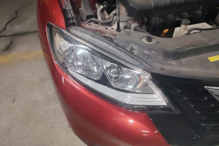 Used Nissan Tiida 2016 1.6L CVT Smart Drive Edition Right Front Headlight