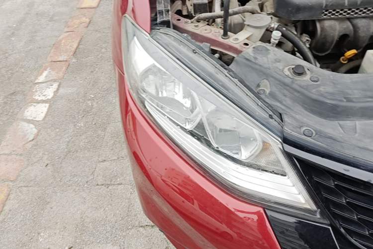 Used Nissan Tiida 2016 1.6L CVT Smart Drive Edition Right Front Headlight