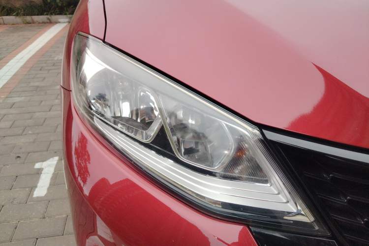 Used Nissan Tiida 2016 1.6L CVT Smart Drive Edition Right Front Headlight