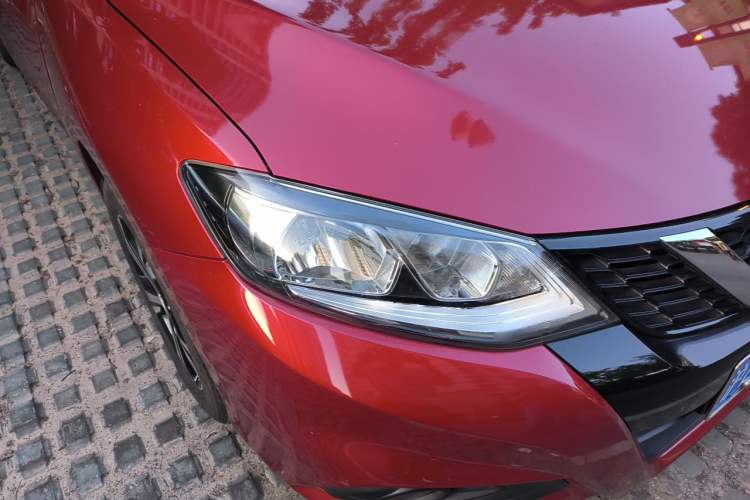 Used Nissan Tiida 2016 1.6L CVT Smart Drive Edition Right Front Headlight