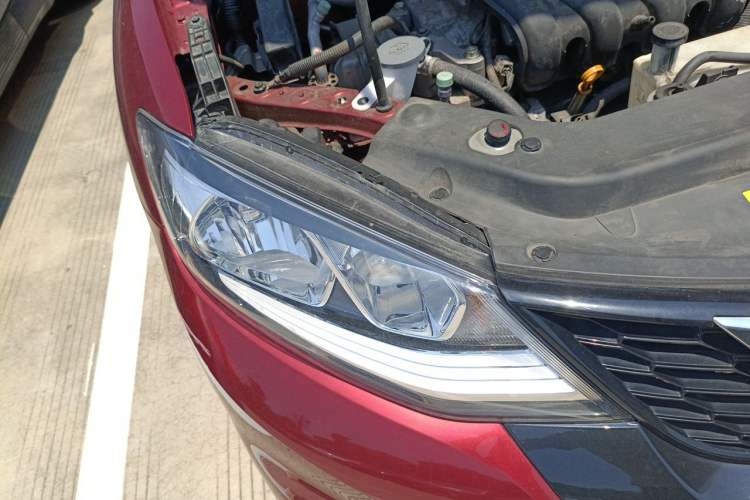 Used Nissan Tiida 2016 1.6L CVT Smart Drive Edition Right Front Headlight