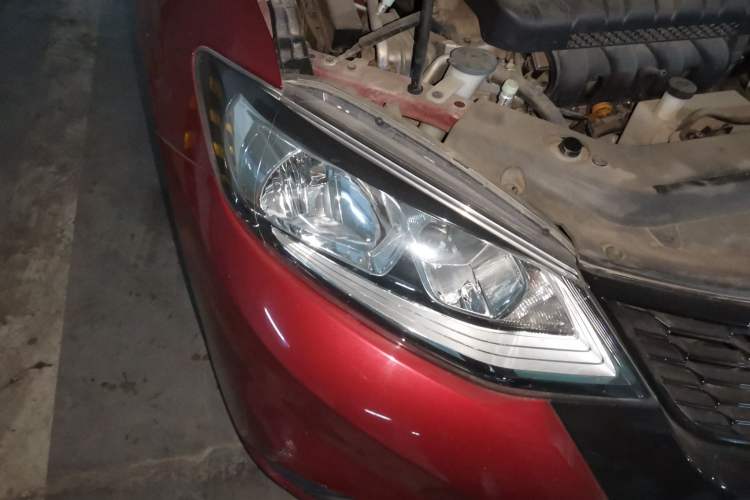 Used Nissan Tiida 2016 1.6L CVT Smart Drive Edition Right Front Headlight
