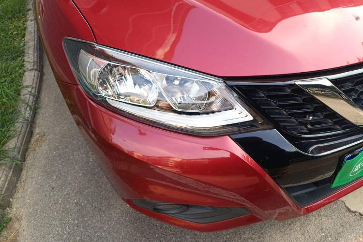 Used Nissan Tiida 2016 1.6L CVT Cool Dynamic Edition Right Front Headlight