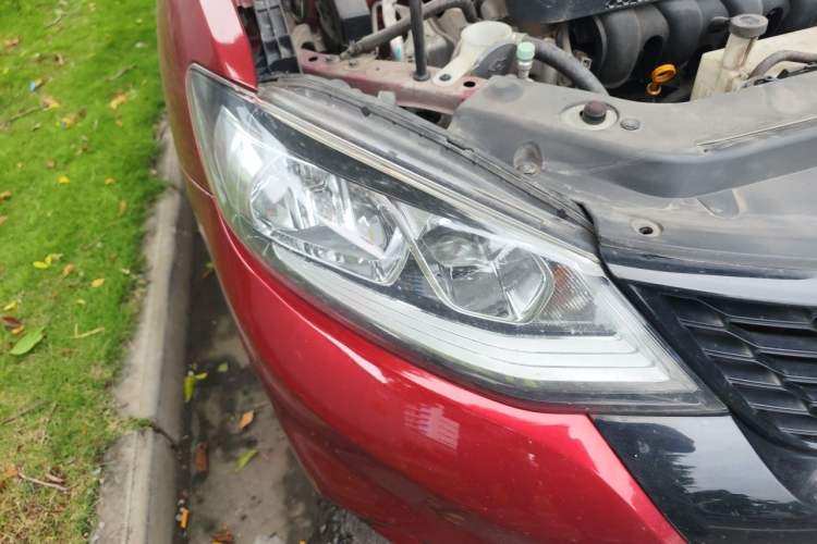 Used Nissan Tiida 2016 1.6L CVT Smart Drive Edition Right Front Headlight