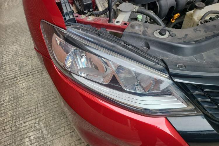 Used Nissan Tiida 2016 1.6L CVT Smart Drive Edition Right Front Headlight