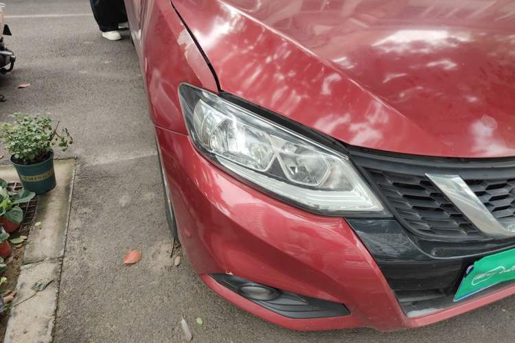 Used Nissan Tiida 2016 1.6L CVT Cool Dynamic Edition Right Front Headlight