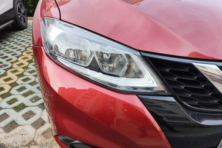 Used Nissan Tiida 2016 1.6L CVT Cool Dynamic Edition Right Front Headlight