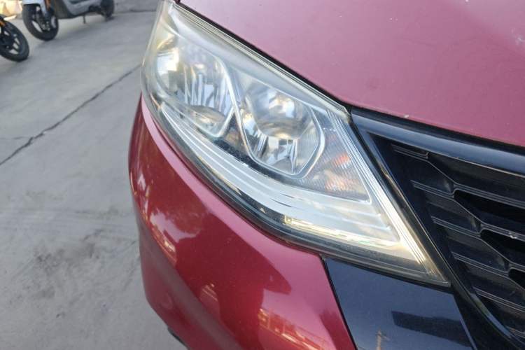 Used Nissan Tiida 2016 1.6L CVT Cool Dynamic Edition Right Front Headlight