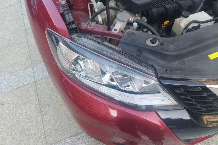 Used Nissan Tiida 2016 1.6L CVT Joyride Edition Right Front Headlight